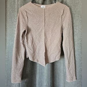 Le Lis Reverse Hem Crinkle Long Sleeve Top Size Small Tan Front Slit